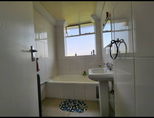 3 BEDROOM FLAT FOR SALE IN THREE RIVERS PROPER